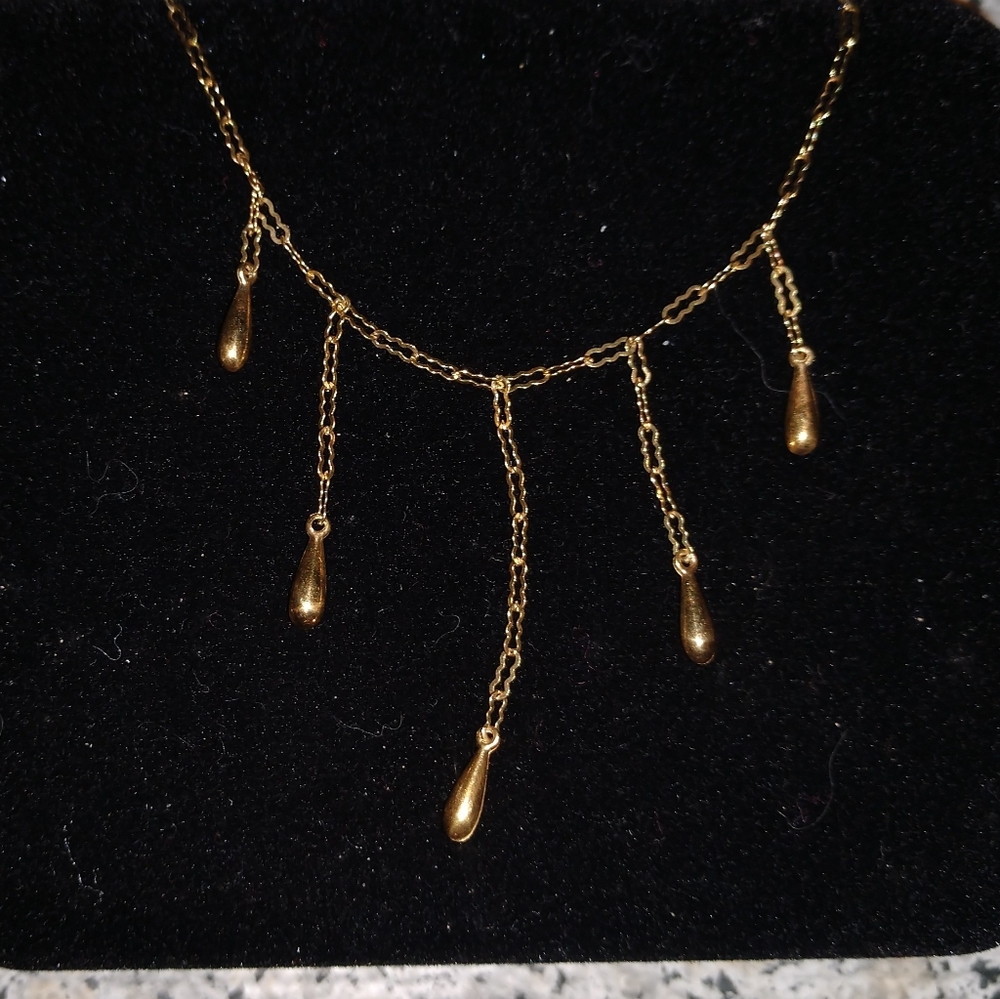 18 K gold teardrop necklace